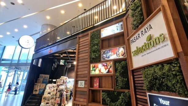 A store with a sign reading "PASAR RAYA selections." - Luxury Family Summer Suite KLCC 5 min walk 1BR by Amna (Kuala Lumpur)