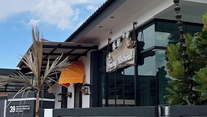 A building with a sign that reads 'Furry Retreat.' - Fairy Retreat Private Pool@12-13pax (Ipoh)