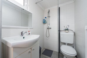 Shower, towels