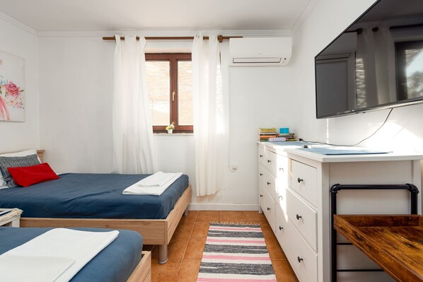2 bedrooms, bed sheets