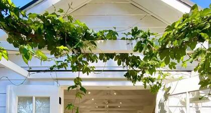 Stone Gate Cottage
Charm meets Modern