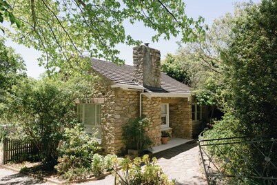 Stone Gate Cottage
Modern meets Charm