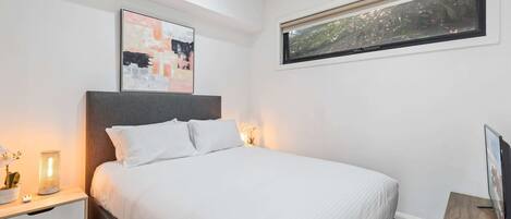 Apartment | 2 bedrooms, iron/ironing board, bed sheets