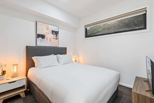 Comfortable 2BR Retreat With Balcony & Parking