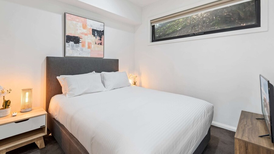 Comfortable 2BR Retreat With Balcony & Parking