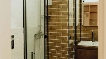 Shower, towels, soap, shampoo