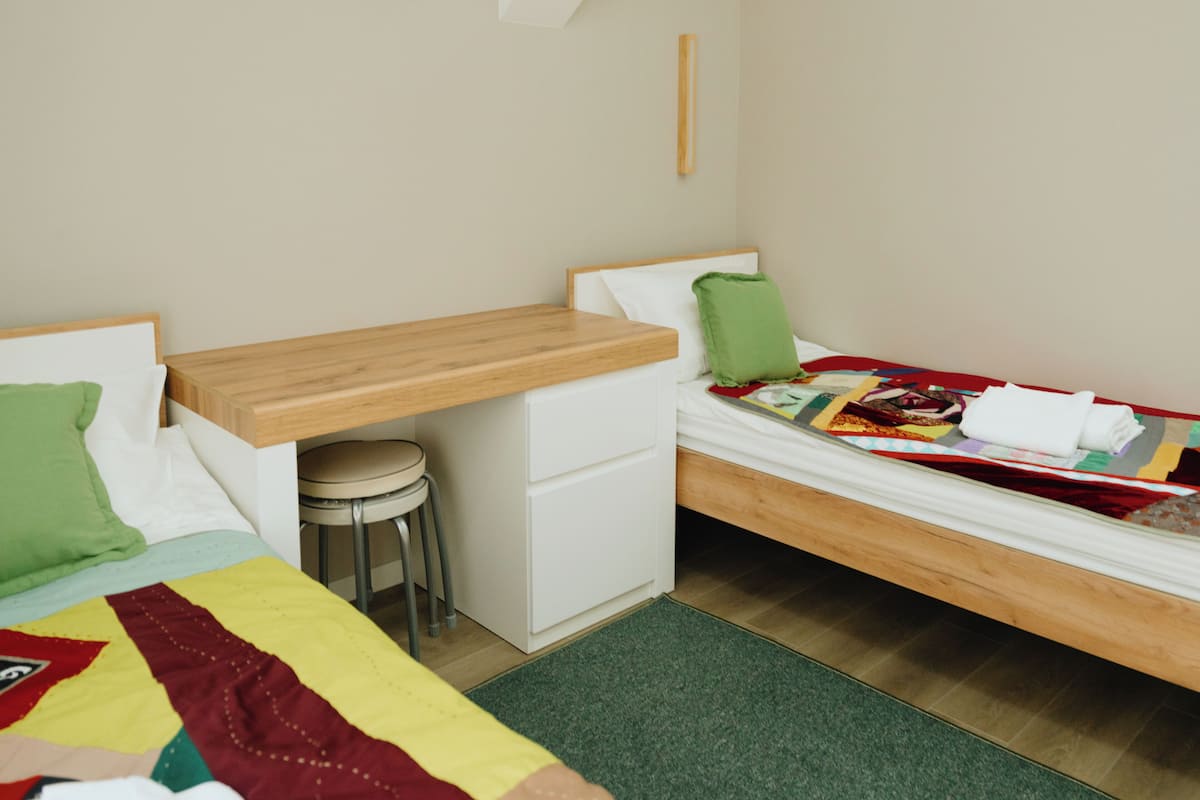 Chambre Économique avec lits jumeaux | Bureau, rideaux occultants, Wi-Fi gratuit