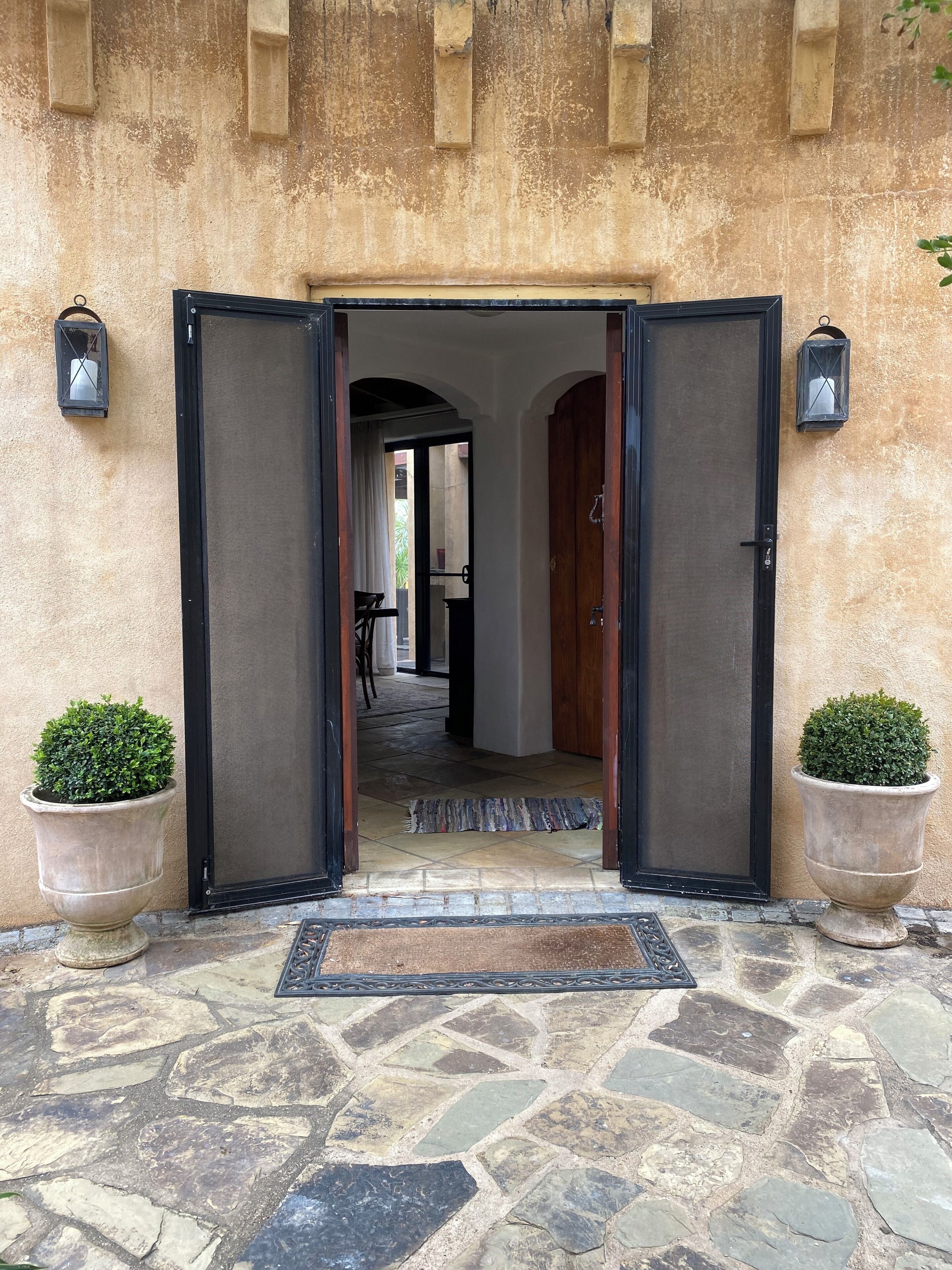 تفاصيل الفندق من الخارج