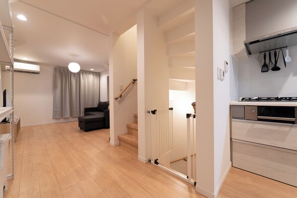 Family Villa, 3 Bedrooms, Balcony, City View | Living area