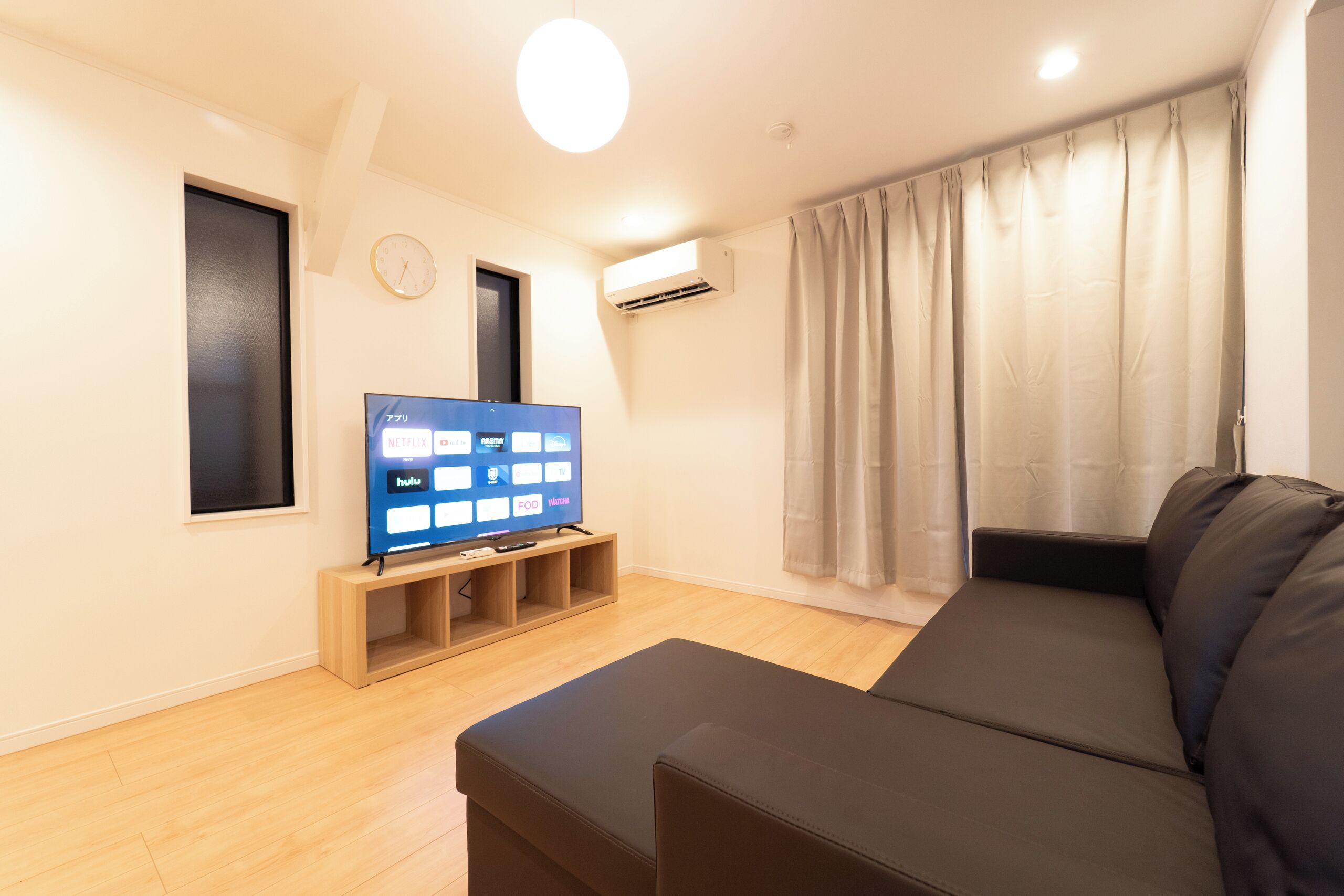 ファミリー ヴィラ 3 ベッドルーム バルコニー シティビュー | リビング エリア | 50 インチのスマートテレビ (デジタル放送視聴可)、Netflix、Hulu