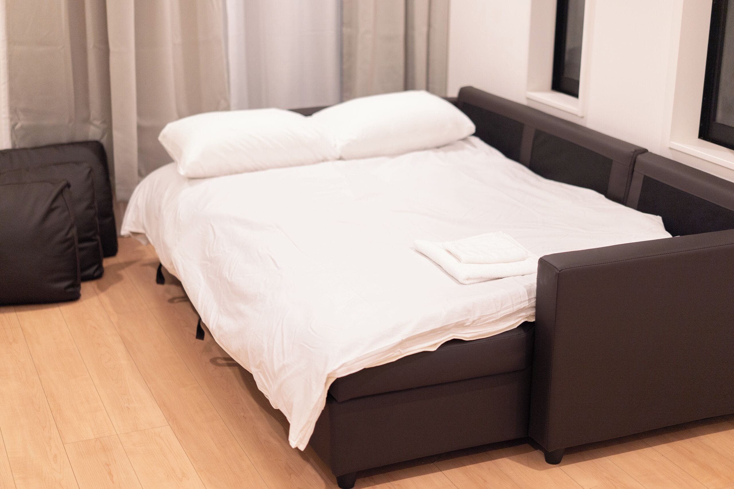 Family Villa, 3 Bedrooms, Balcony, City View | Living area | 50-inch Smart TV with digital channels, Netflix, Hulu