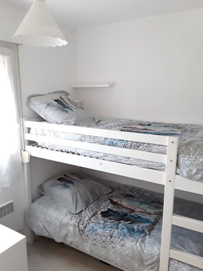 1 bedroom, WiFi - Appartement  `les pieds dans l`eau` WIFI CLIM (La Londe-les-Maures)