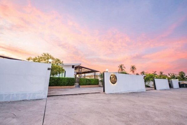 View from property - Sunshine Life Pattaya Poolvilla (Bang Lamung)