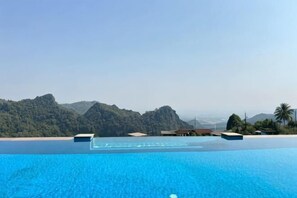 Outdoor pool - Oasis Phamee (Mae Sai)
