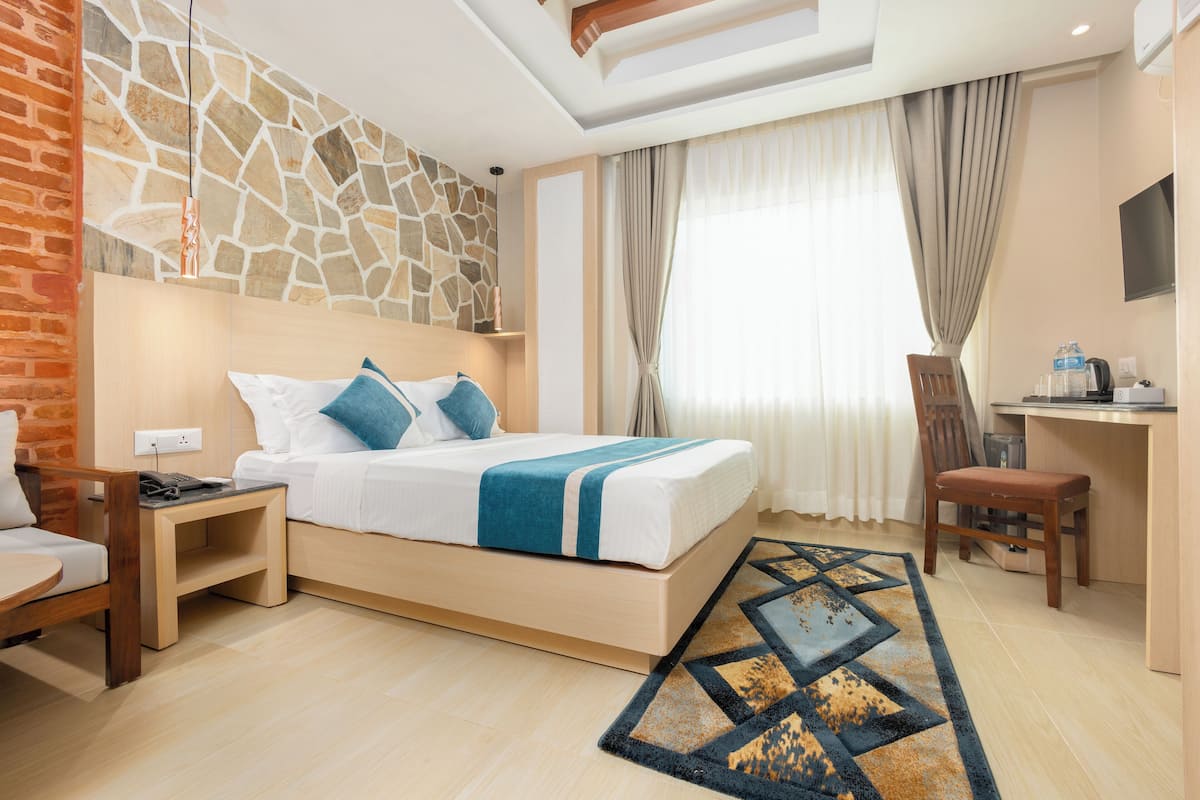 In-room safe, desk, laptop workspace, soundproofing