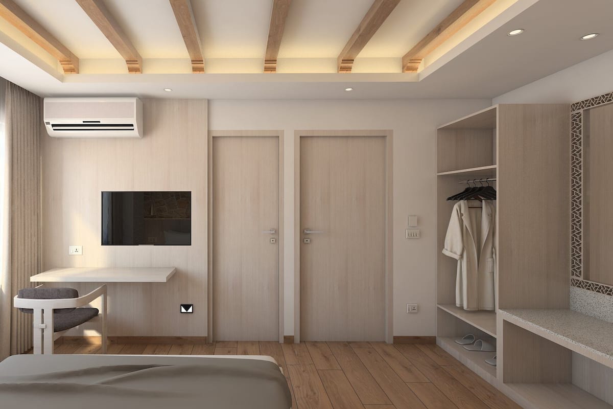 Habitación cuádruple familiar | Caja de seguridad en la habitación y escritorio