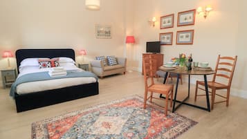 1 kamar tidur dan didekorasi berbeda-beda