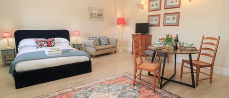 1 habitación, decoración personalizada y muebles diferentes