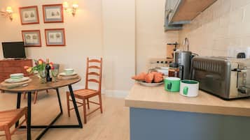 Cookware/dishes/utensils