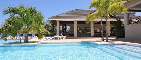 10 piscines extérieures