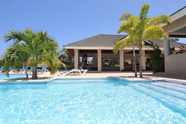 10 piscinas al aire libre