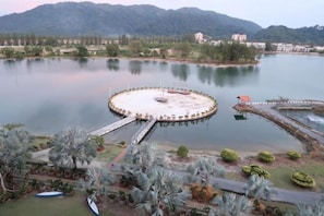 تجهيزات عازلة للصوت ومكواة/لوح كي