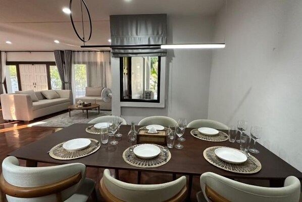 Dining - Bangkok Cozy Garden Pool Villa Sukhumvit (Bangkok)