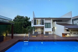 Outdoor pool - Bangkok Cozy Garden Pool Villa Sukhumvit (Bangkok)