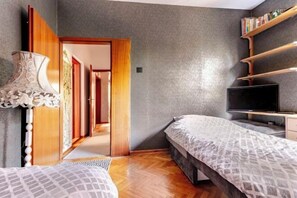 Room - 100 m² Apartment in the Diplomatic Area of Belgrade, Serbia (Belgrade)