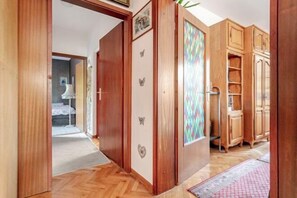 Room - 100 m² Apartment in the Diplomatic Area of Belgrade, Serbia (Belgrade)