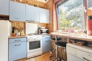 Room - 100 m² Apartment in the Diplomatic Area of Belgrade, Serbia (Belgrade)