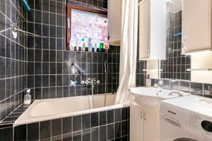 Room - 100 m² Apartment in the Diplomatic Area of Belgrade, Serbia (Belgrade)