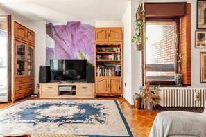 Room - 100 m² Apartment in the Diplomatic Area of Belgrade, Serbia (Belgrade)