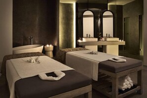 A spa room with two beds, a large mirror, and a sink. - SEA GALLERY TROPICAL VILLAS KHEM BEACH (Phu Quoc Island)