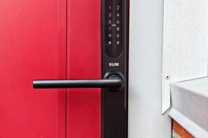 Exterior detail - Walk to Stadium · CBD 2BR 2Bath Townhouse+ Private Parking- JJHome (Christchurch)