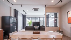 Four-Bedroom Penthouse Apartment | 内装