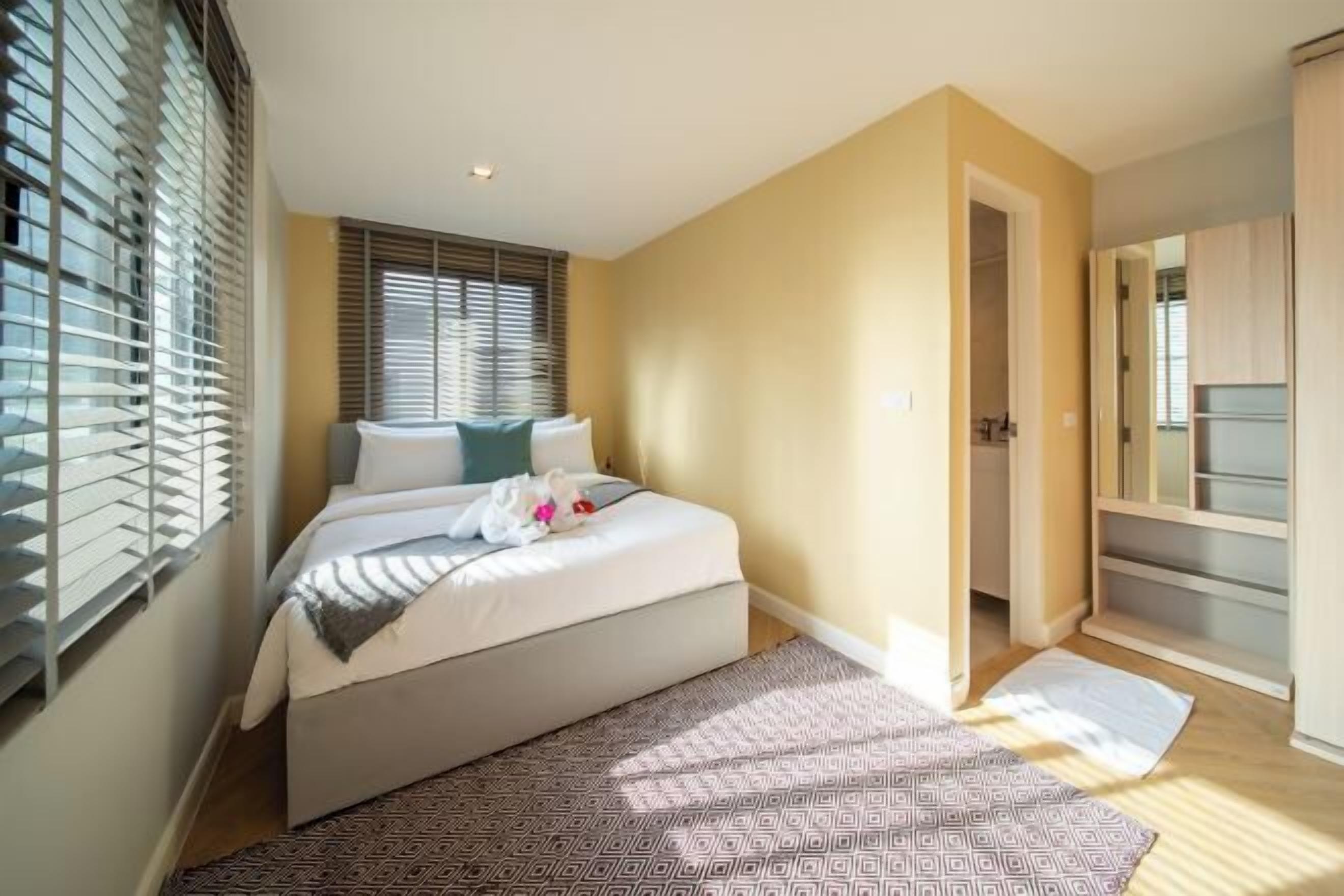 ตู้นิรภัยในห้องพัก, โต๊ะทำงาน, พื้นที่ทำงานแบบใช้แล็ปท็อป, Wi-Fi ฟรี