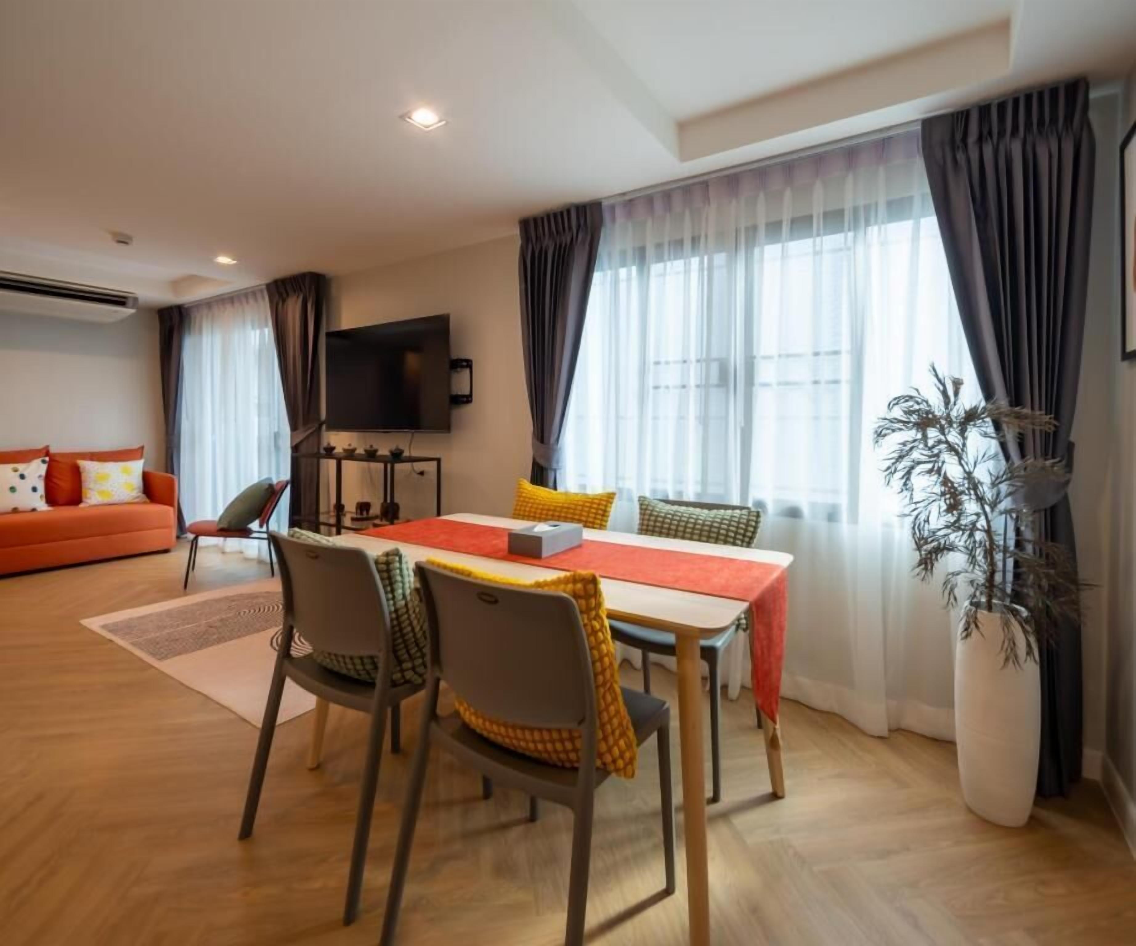 One-Bedroom Apartment with Balcony | Speisen