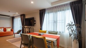 One-Bedroom Apartment with Balcony | お食事
