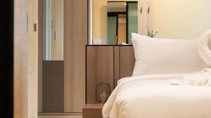 Two-Bedroom Apartment | セーフティボックス (室内)、デスク、ノートパソコン用作業スペース、WiFi (無料)