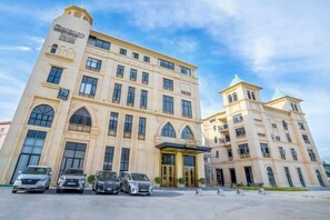 Exterior - LongBay Century hotel (Kiri Sakor)