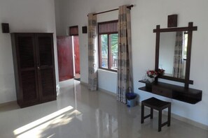 Cribs/infant beds - Pearl Island Beach Hotel (Hikkaduwa)