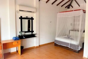 Cribs/infant beds - Pearl Island Beach Hotel (Hikkaduwa)