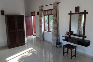 Cots/infant beds - Pearl Island Beach Hotel (Hikkaduwa)