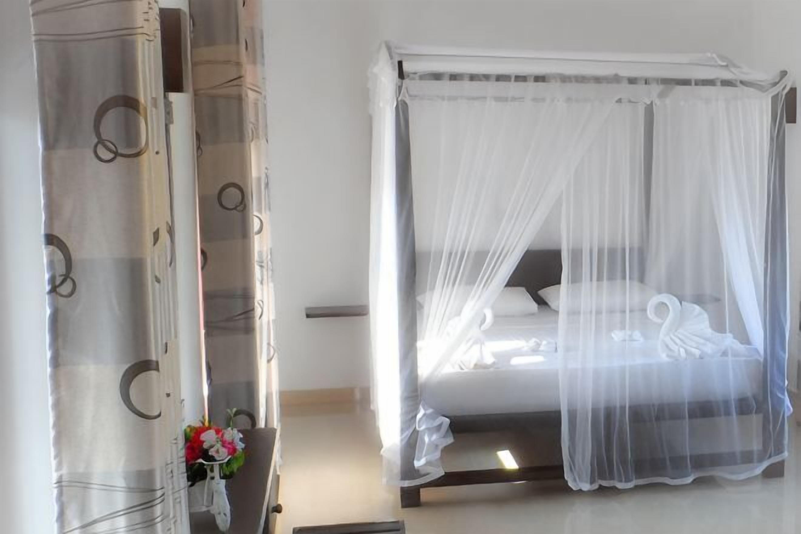 Cribs/infant beds