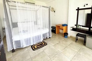 Cots/infant beds - Pearl Island Beach Hotel (Hikkaduwa)