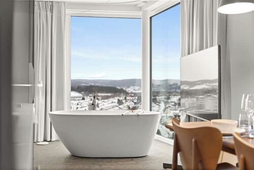 Spa-Studio with Stunning Views & Private Bathtub