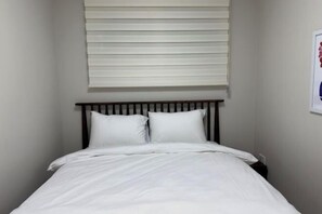 Cribs/infant beds