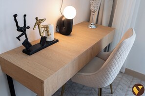 Iron/ironing board, free WiFi - Vogue Downtown Vida Res near BurjKhalifa (Dubai)