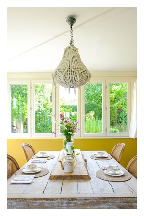Dining - Relaxation between vineyards and ocean, family house with swimming pool,Bordeaux (Plassac)